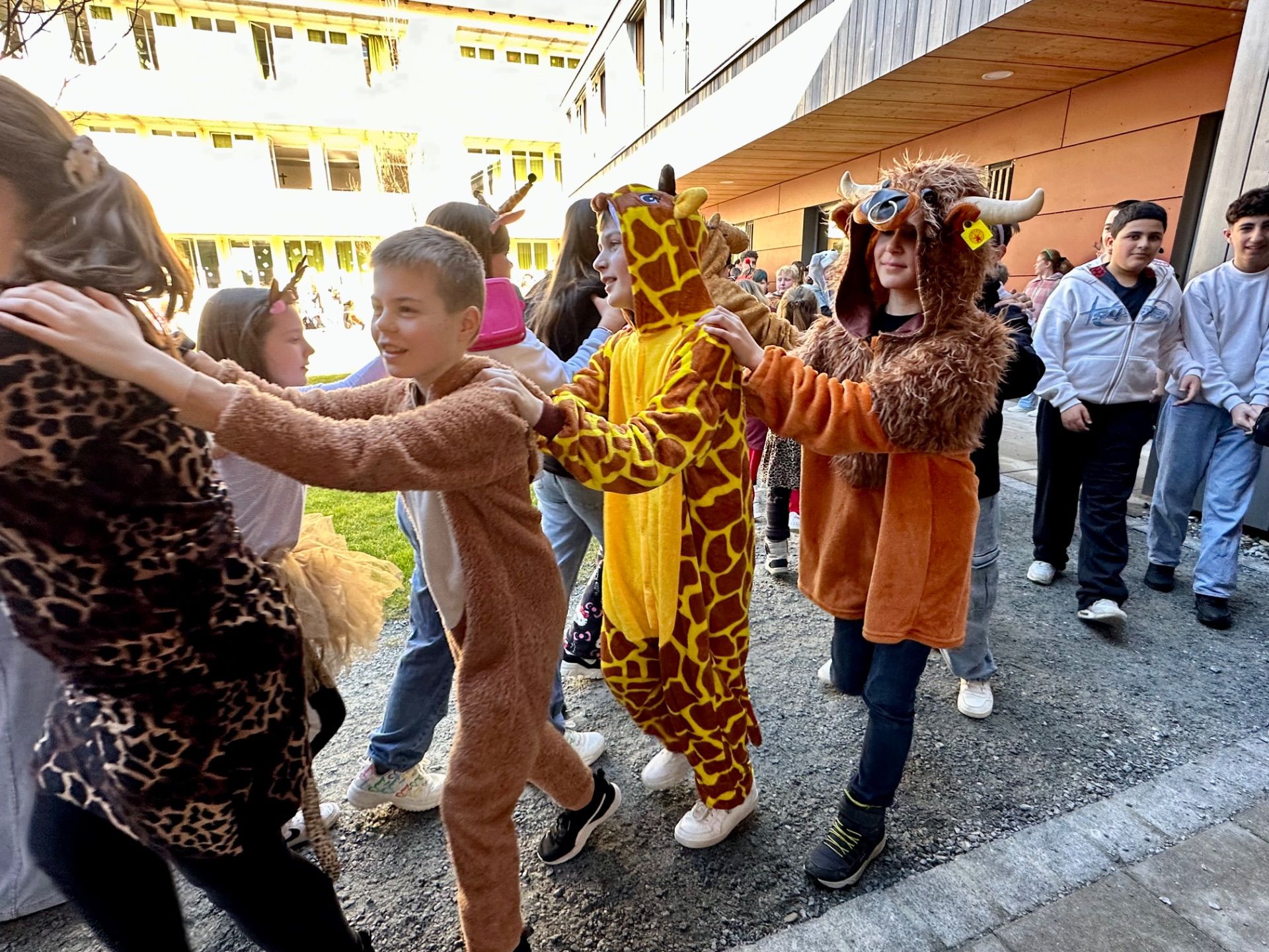 HELAU – Realschule Simbach feiert den Fasching ausgiebig