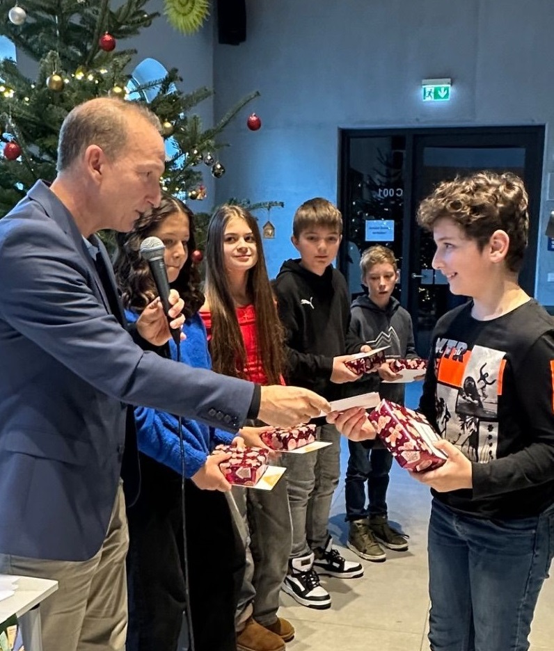 Jonas Miedl ist bester Vorleser der Realschule Simbach am Inn