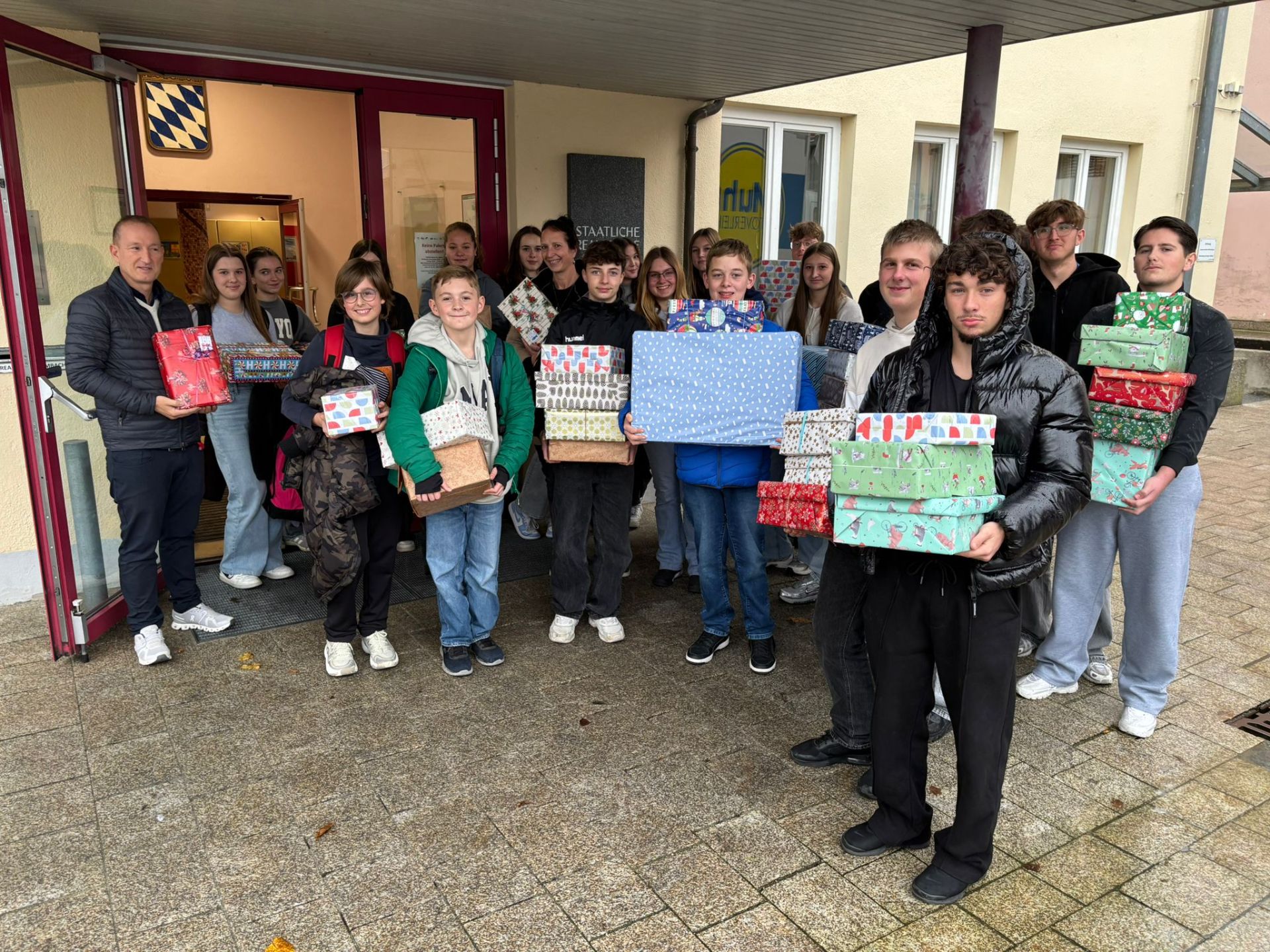 Realschule schickt 200 Päckchen auf die Reise