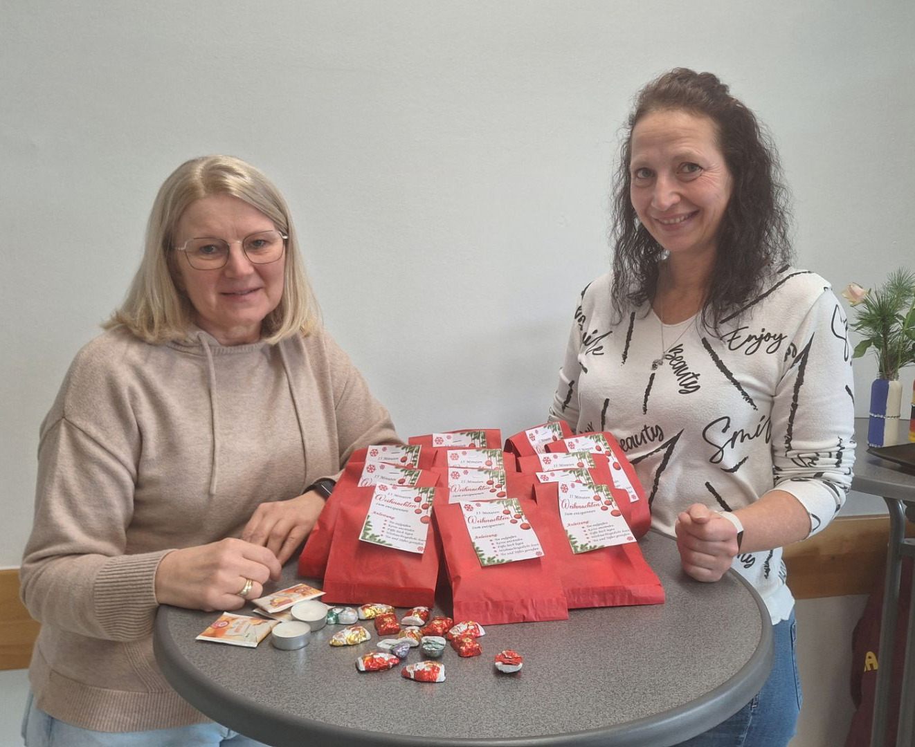 Realschüler packen 120 „15-Minuten-Weihnachten“-Päckchen für die Tafel Simbach 