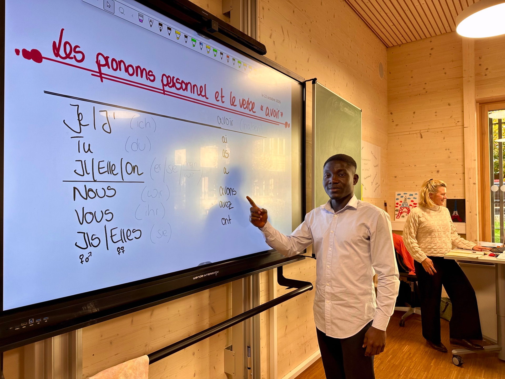 Von der Elfenbeinküste nach Simbach: Junger Fremdsprachenassistent aus Westafrika bereichert den Schulalltag an der Realschule Simbach